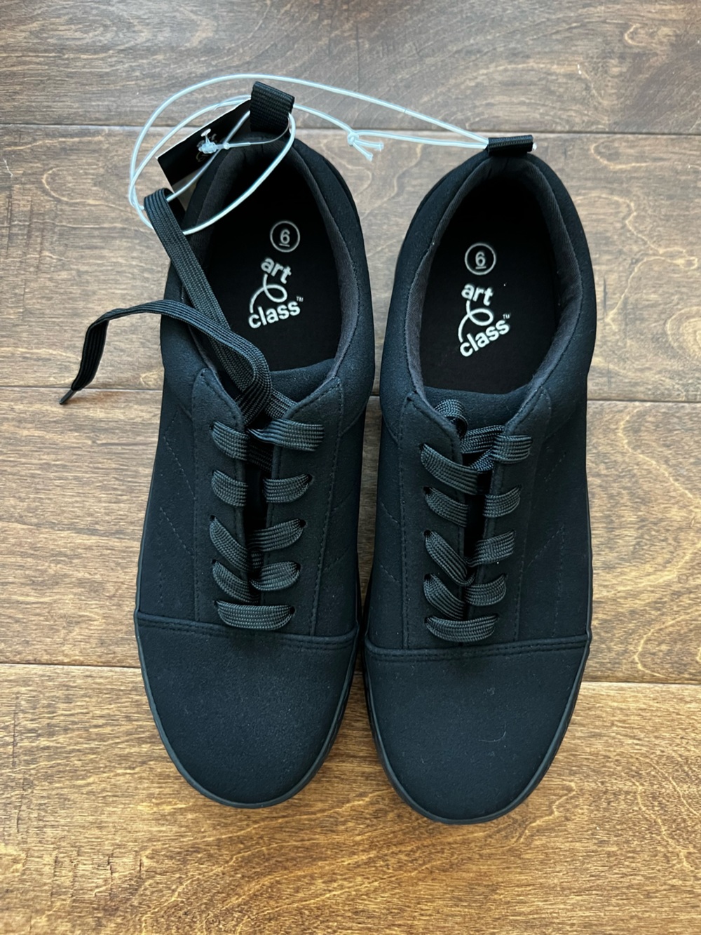 art class kids Black Low-Top Canvas Lace-Up Sneakers